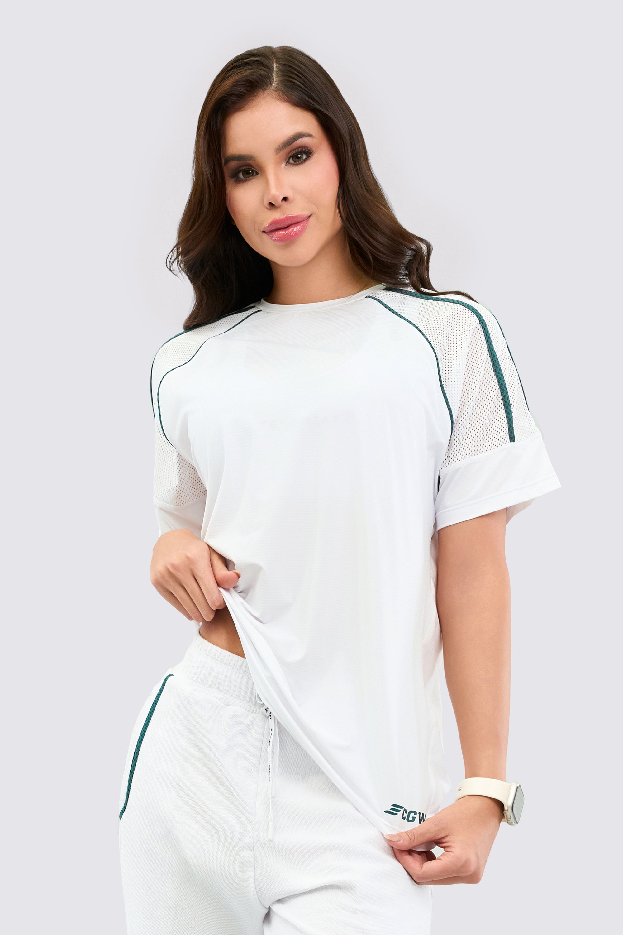 Oversize white t-shirt, soft and comfortable.