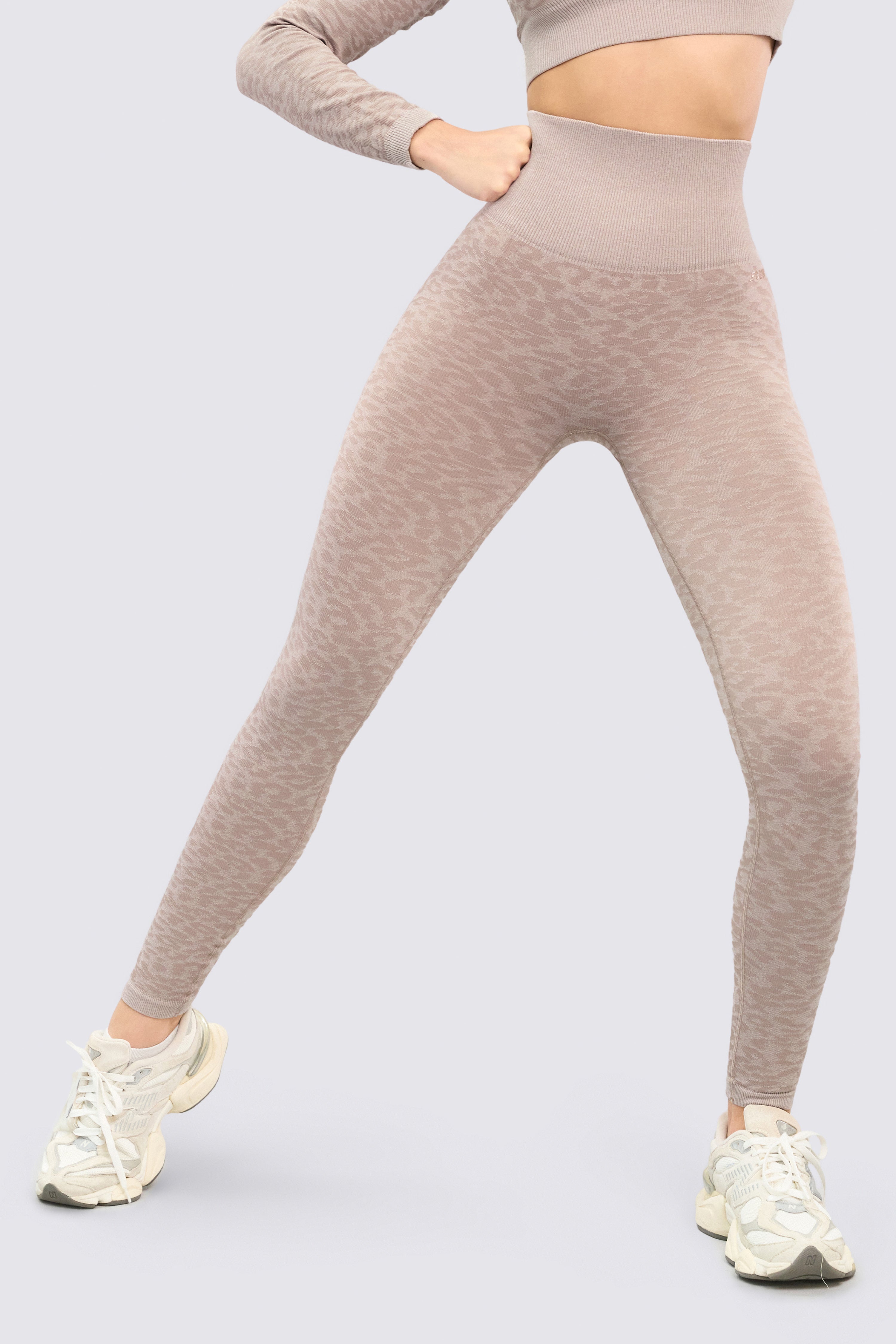 Ivory sports leggings with animal print pattern, high waist, soft and comfortable.