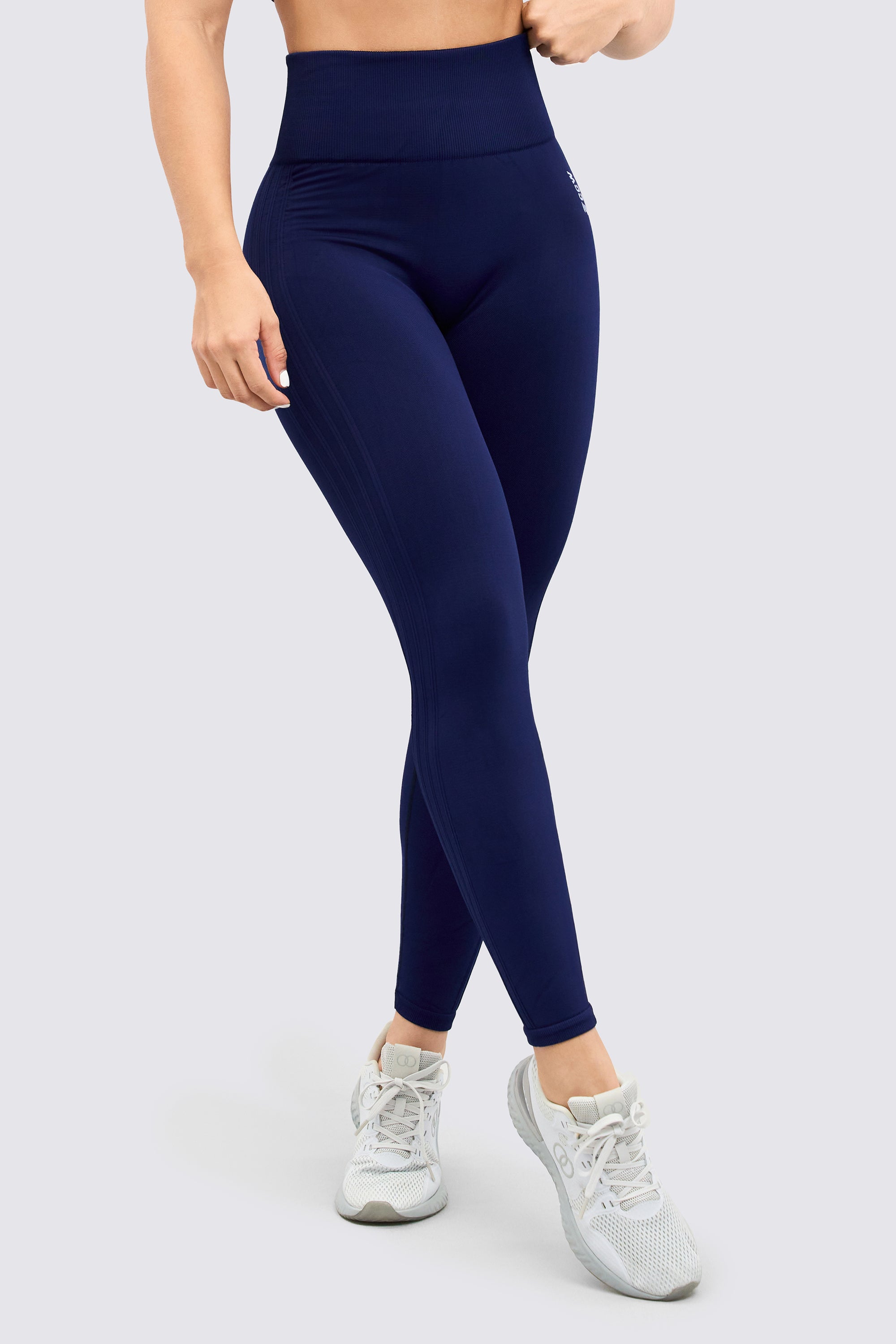 Dark blue seamless leggings, with an innovative and comfortable design.