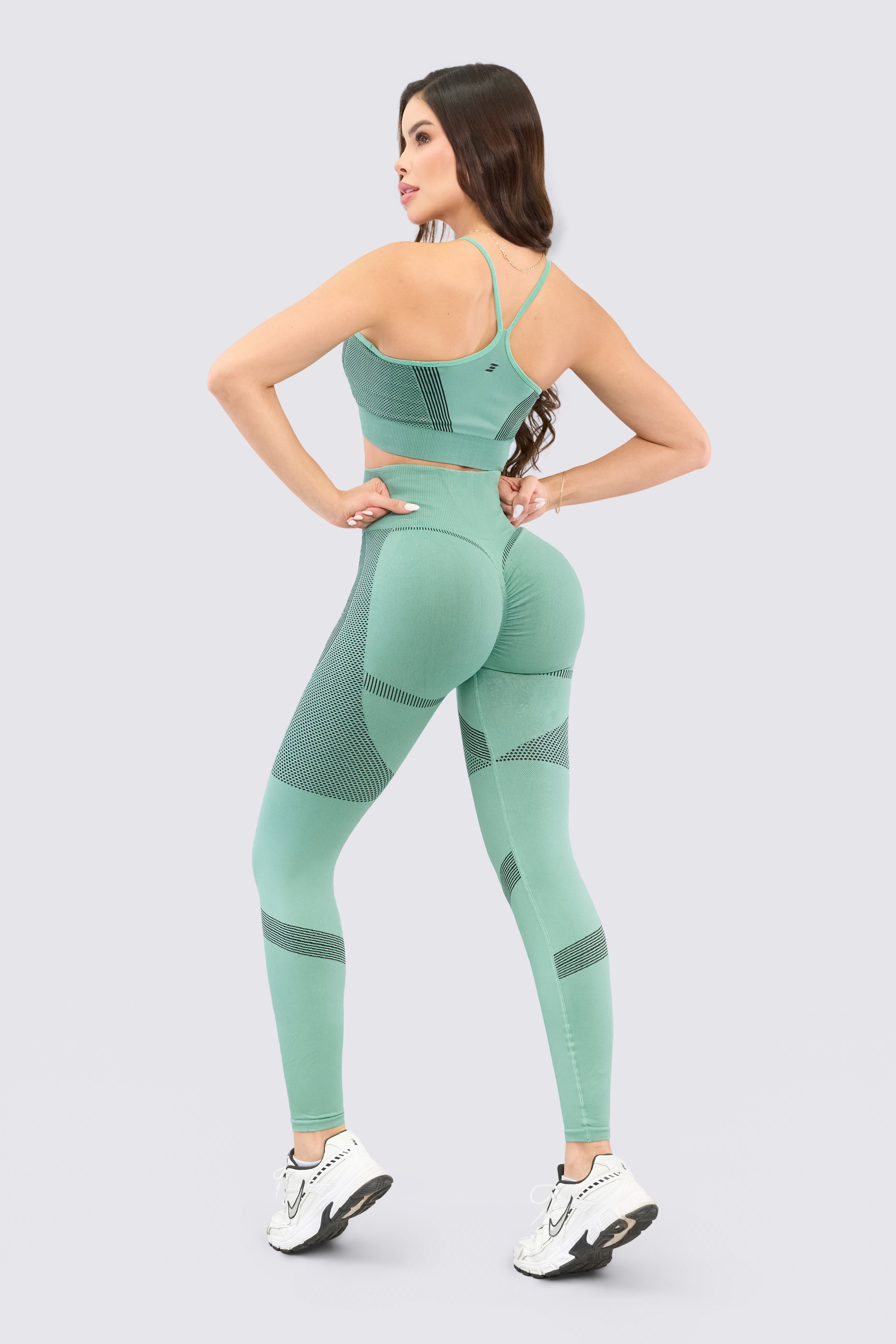 CGW Green Seamless Sports Top – Breathable & Supportive Activewear