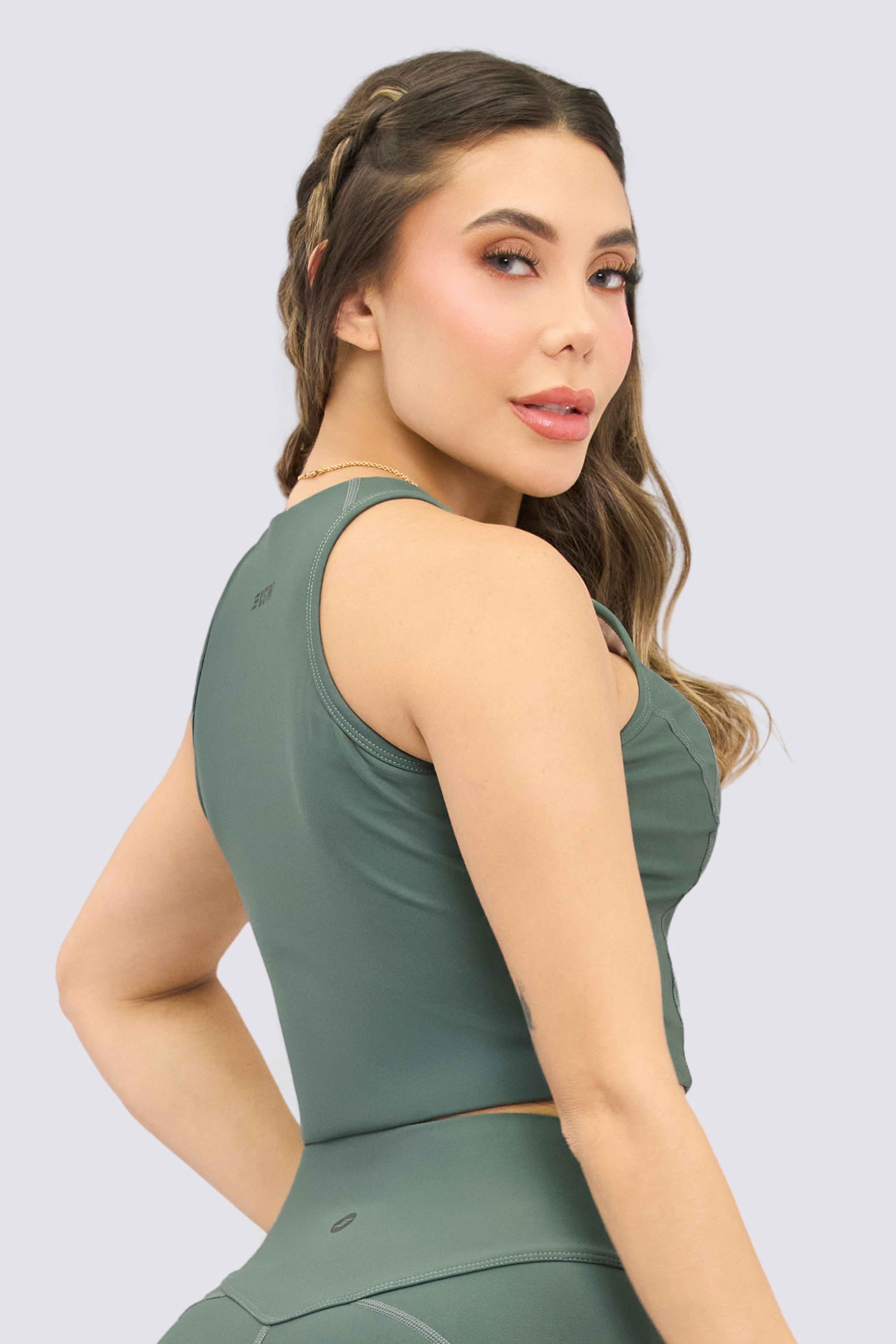 CGW Green Zip-Front Sports Crop Top – Supportive & Sleek