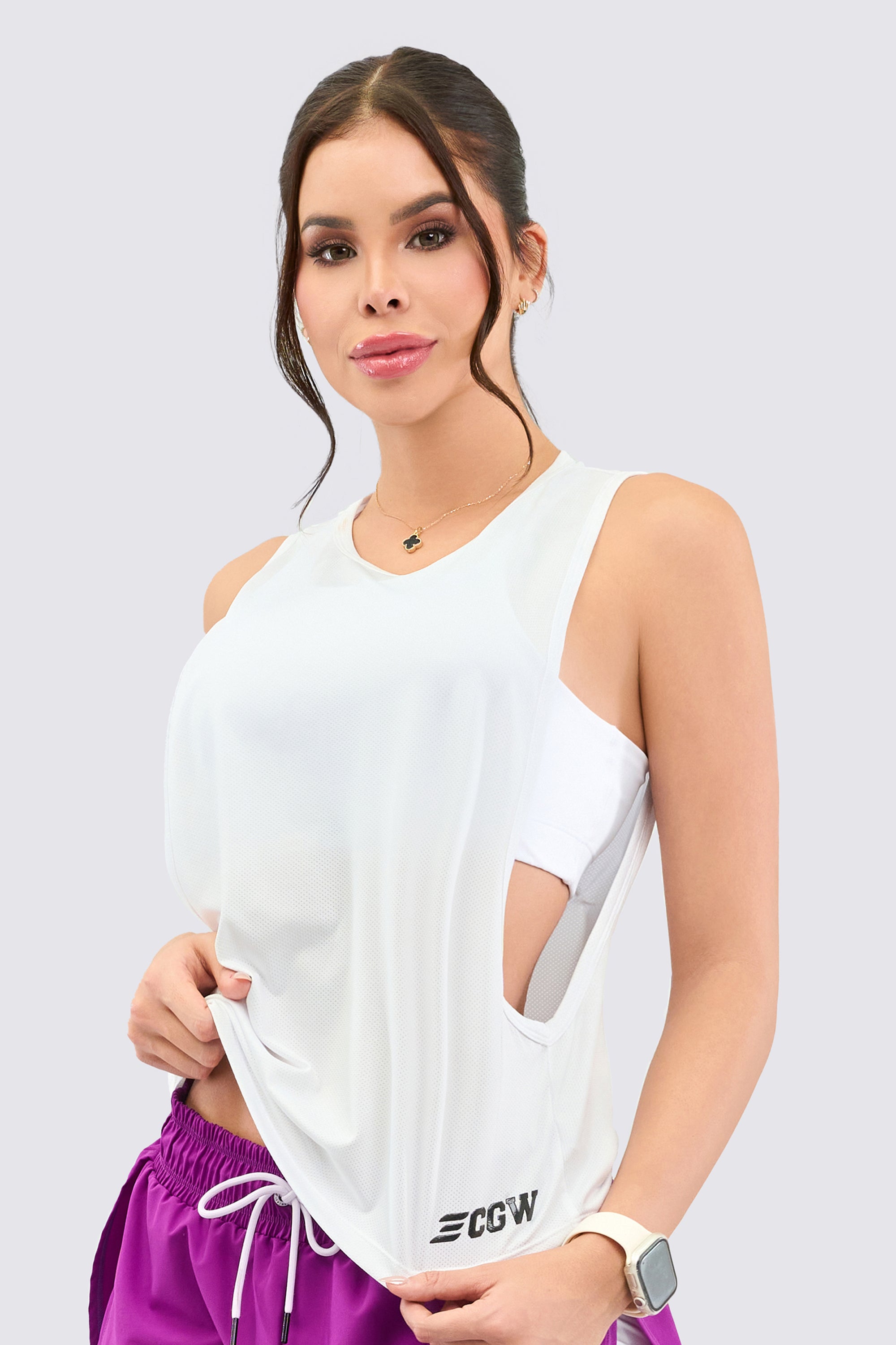 white sports mesh with a loose fit give you the freedom to move and perform at your best.